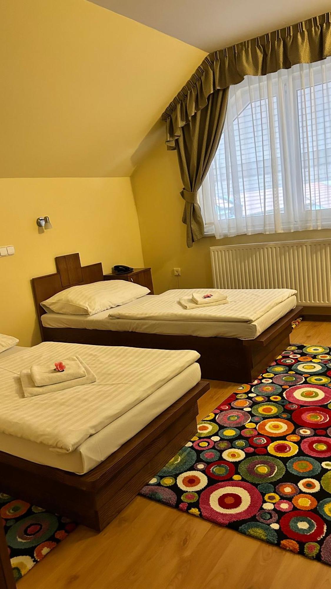 Hotel Banderium Komárno Buitenkant foto