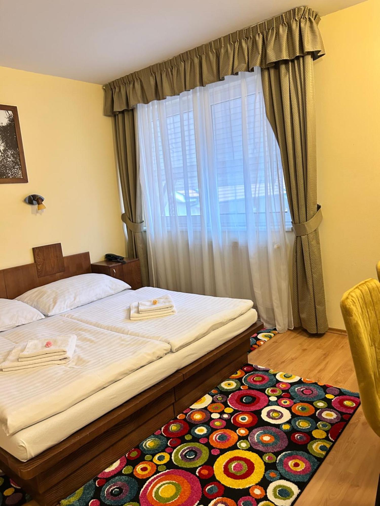 Hotel Banderium Komárno Buitenkant foto
