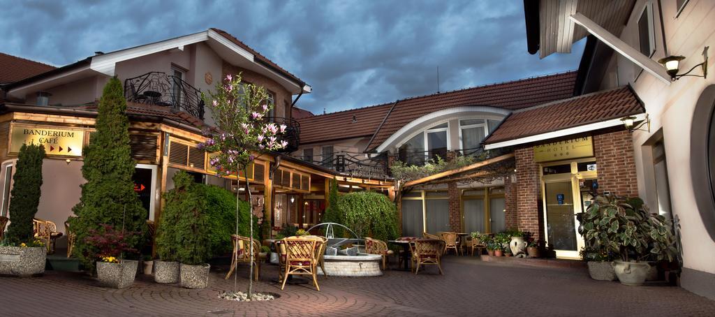 Hotel Banderium Komárno Buitenkant foto