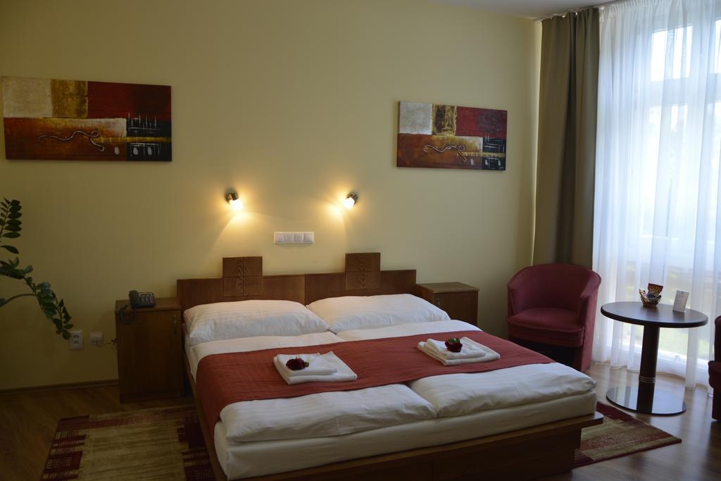 Hotel Banderium Komárno Buitenkant foto