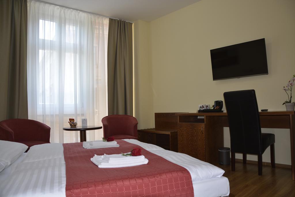 Hotel Banderium Komárno Buitenkant foto