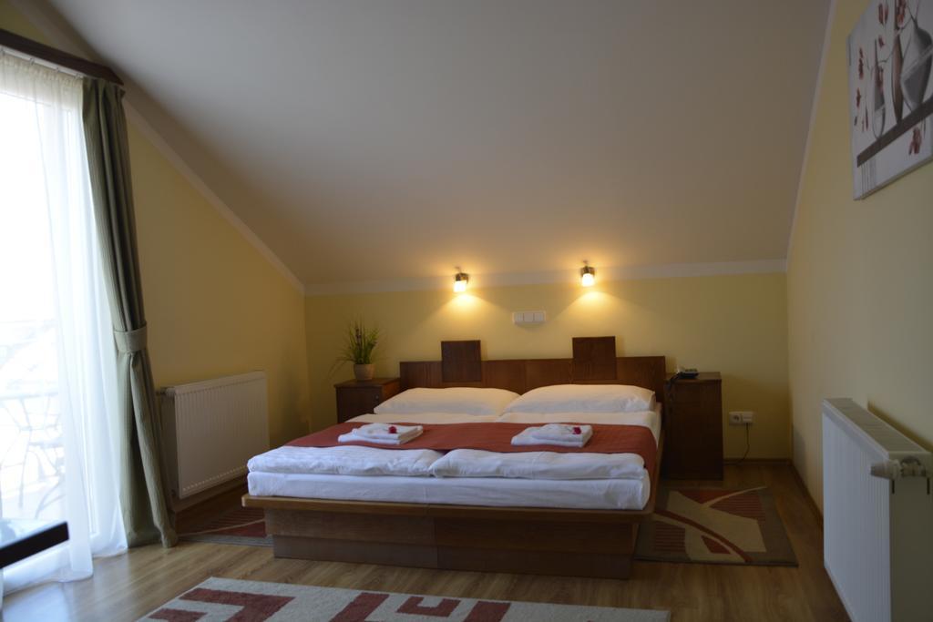 Hotel Banderium Komárno Buitenkant foto