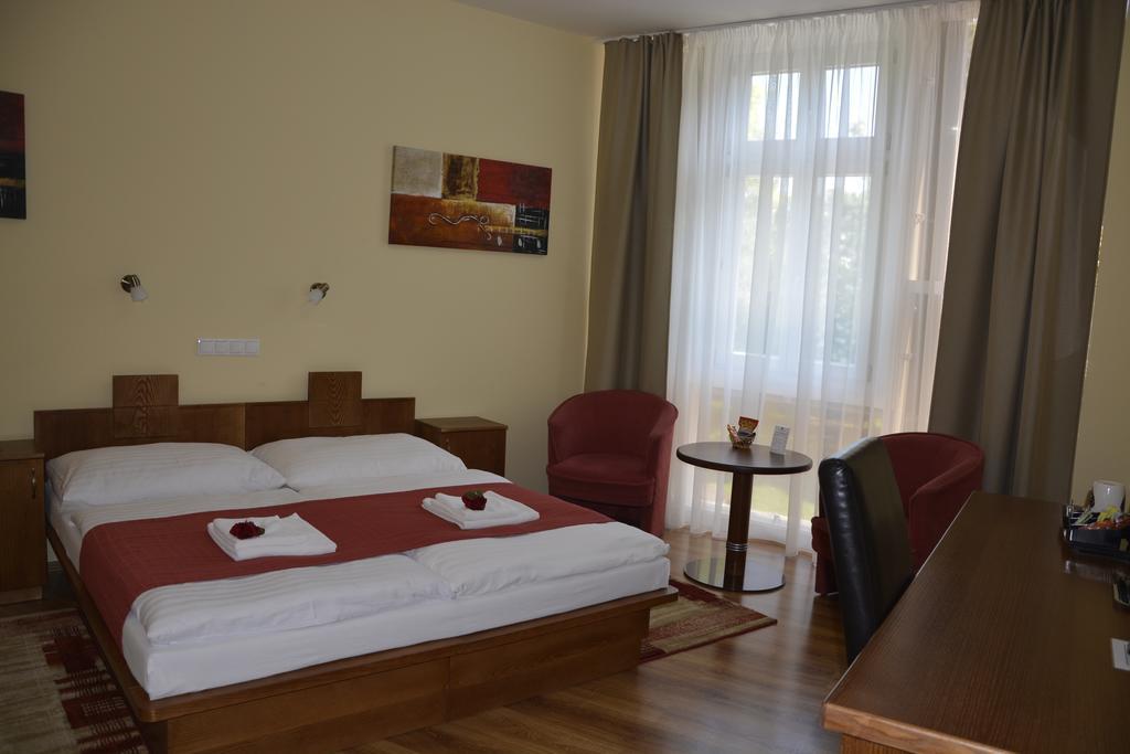 Hotel Banderium Komárno Buitenkant foto