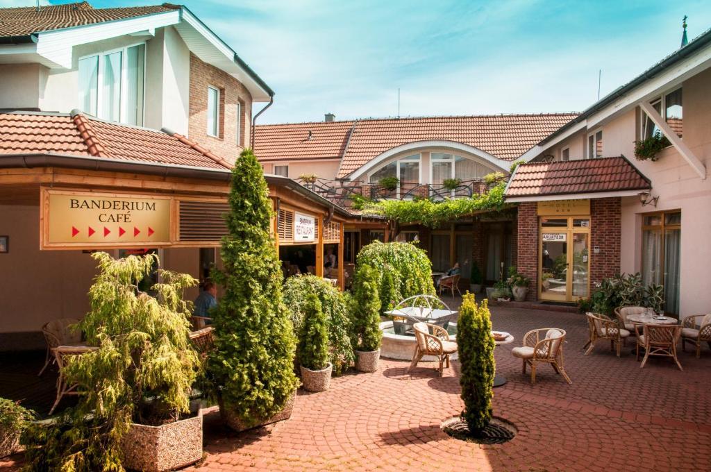 Hotel Banderium Komárno Buitenkant foto