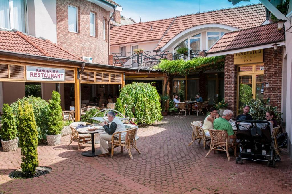 Hotel Banderium Komárno Buitenkant foto